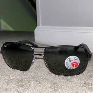 Ray-Ban Men’s RB3516 Sunglasses Polarized Black